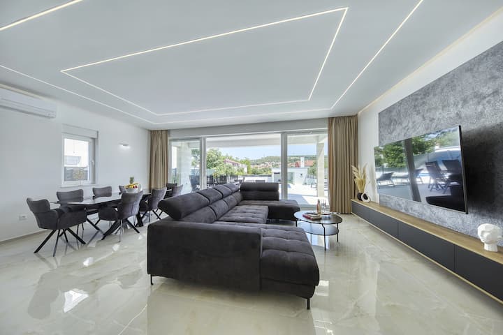Villa Nocturn With Jacuzzi & Fitness & Sea View - Bibinje
