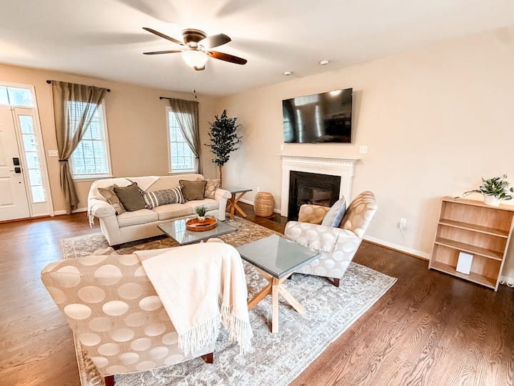 Hilltop House- Clean, Comfortable & Convenient - Metro Richmond Zoo, Moseley