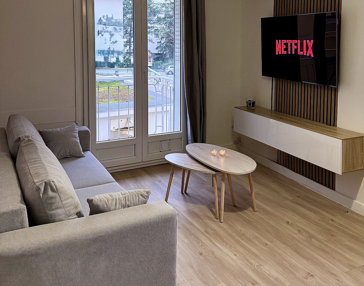 Annonce Airbnb populaire: Bright New Haven | 3 Bedrooms | Fiber | Balcony à Grenoble