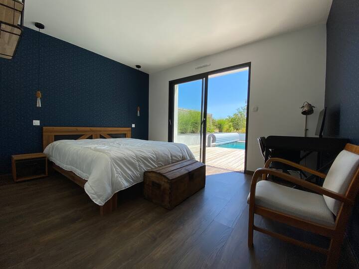 Chambre parentale. Lit Queen size