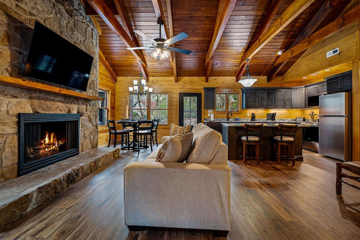 24 Min To Gatlinburg | Stream + Hot Tub & Hiking - Cosby, TN