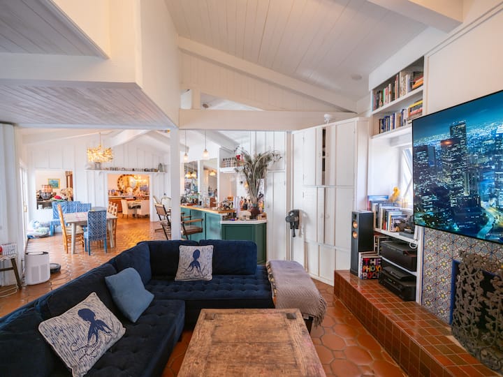 A Boho Farmhouse In Los Angeles! - 雷東多海灘