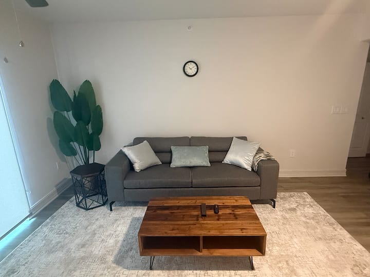 Stylish Modern Apartment In Brickell - Miami, FL