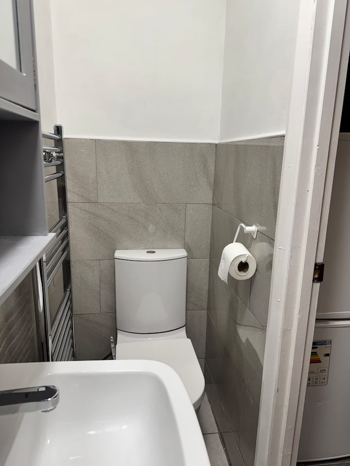 Sea-horse Studio Style Room Ensuite + Kitchenette - Dunstable