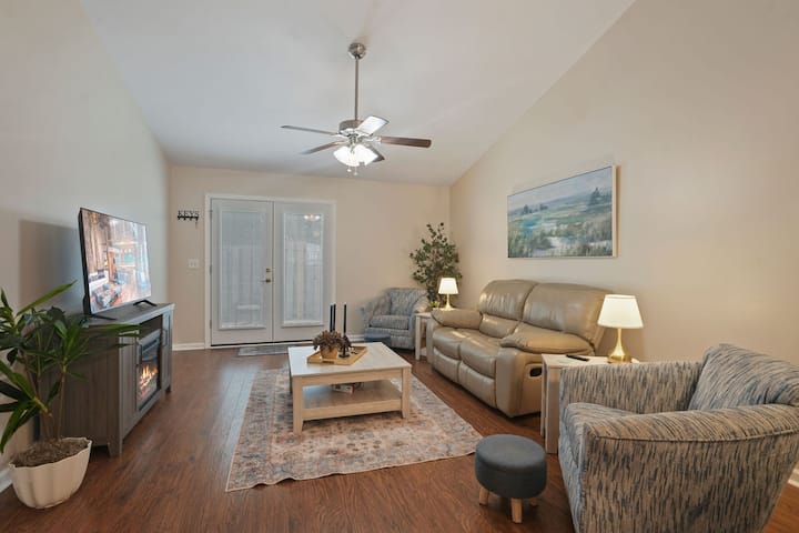 Adorable Townhome - Easy I20 And 520 Access - North Augusta, SC