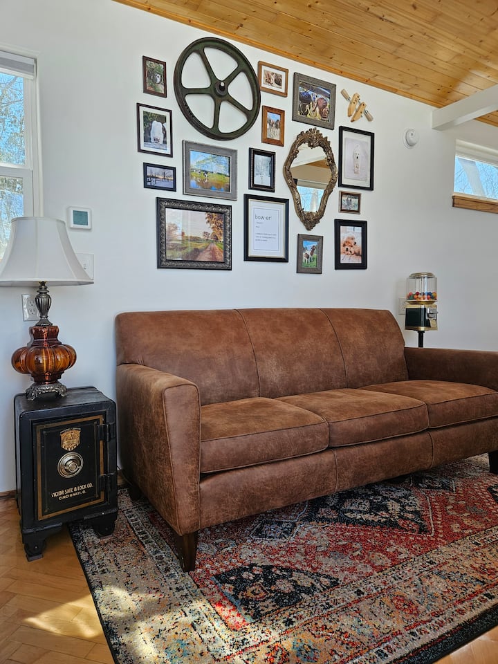 The Bower-cozy Tiny Home W/friendly Farm Animals - Wisconsin