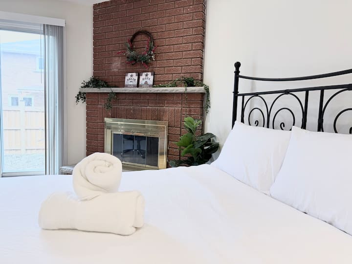 Cozy Bedroom& Spacious Window#8 In Mississauga - Mississauga
