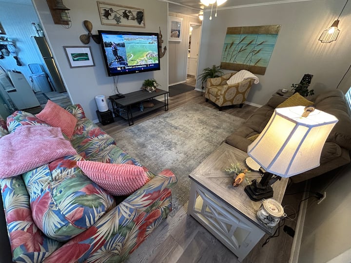 Ami Bridge Street Beach House|wi-fi| Center Of All - Bradenton Beach, FL