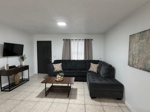 Popular Airbnb listing: Cozy Stay Near USF & Busch Gardens – Unit A in North Tampa