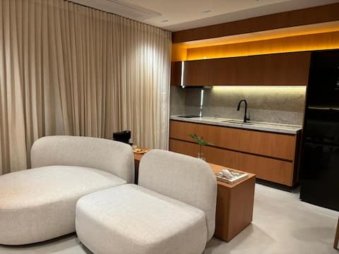 Top Airbnb: Boutique Studio with Private Hot Tub and View in Goiânia