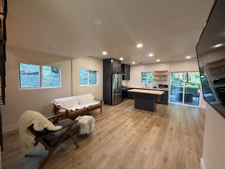 Quiet Sierra Cottage Retreat - Lake of the Pines, CA