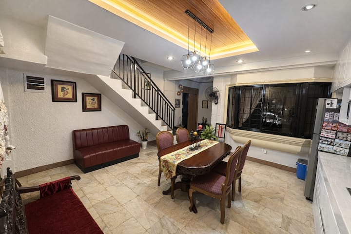 2br Home With Balcony Near Up Diliman - Philippines