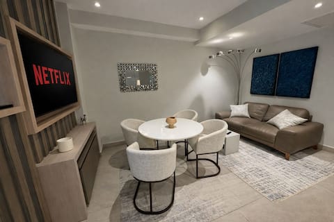 Popular Airbnb listing: Modern 1BR Retreat | Arboleda | Pool & Gym I Dine in San Pedro Garza García