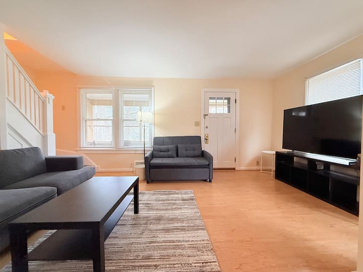 Cozy Ann Arbor Home Walk To Downtown/big House - University of Michigan Hospital, Ann Arbor