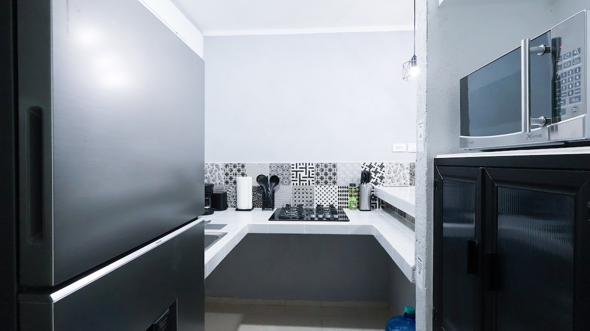 Top performing Airbnb: Pool • OXXO • Video Games • A/C • Shops in Fraccionamiento Gran Santa Fe Ii