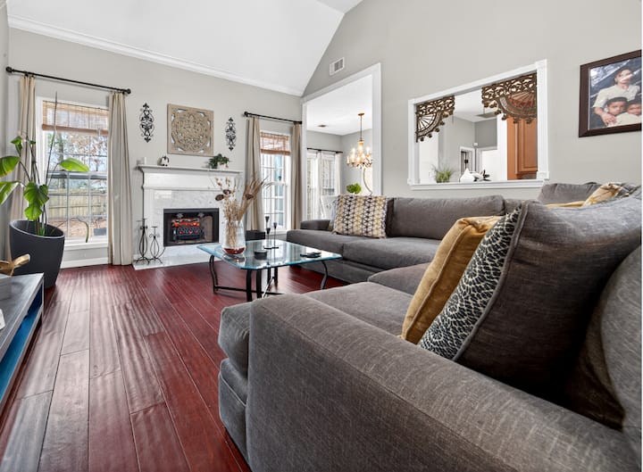 Master Suite W/ Private Hot-tub - McDonough, GA