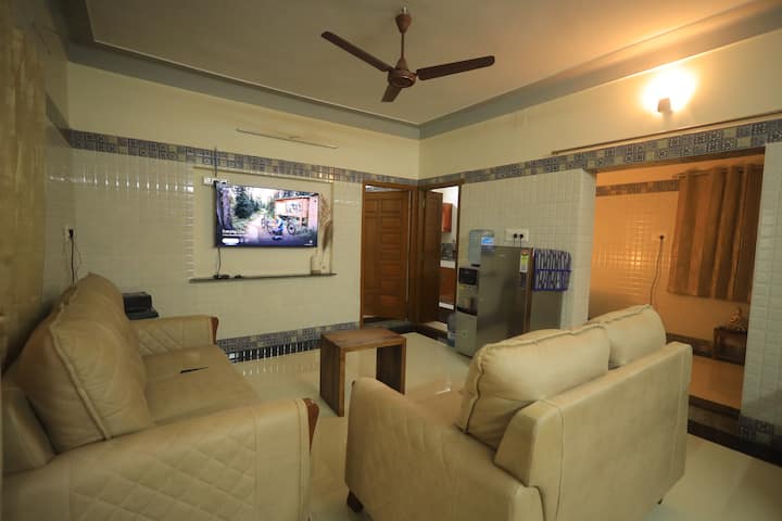 The Aura House - Quiet 2.5bhk Home - T.nagar - Chennai