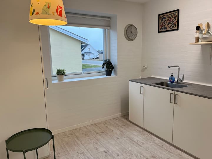 Hyggelig Base Tæt På Café & Indkøb I Klitmøller - Klitmøller