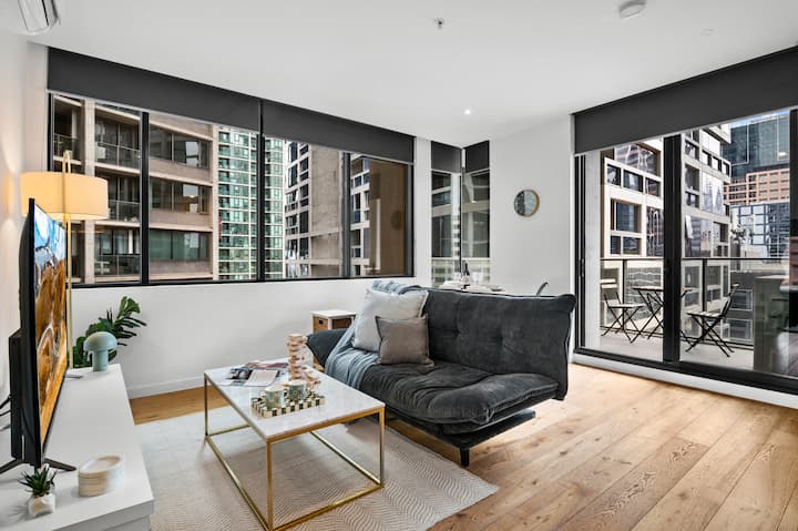 Cozy 2br Apt | Pool & Gym W/ Free Parking - Melbourne