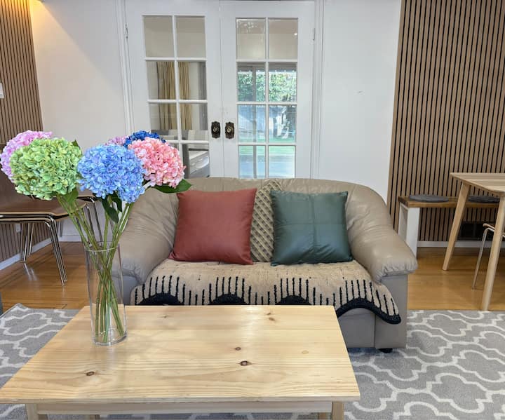 Oakridge Family Home | Direct Skytrain To Dt & Yvr - Vancouver