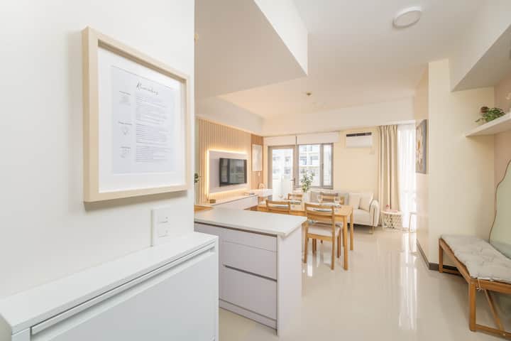Stylish 3-bedroom Apartment With City View - Pasig
