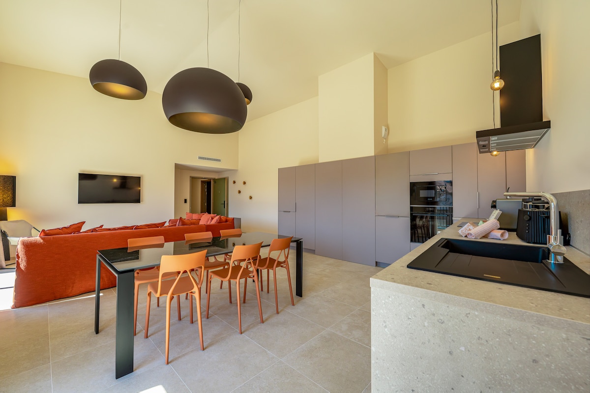 4-Bedroom Apartment with Terrace (Duplex)
