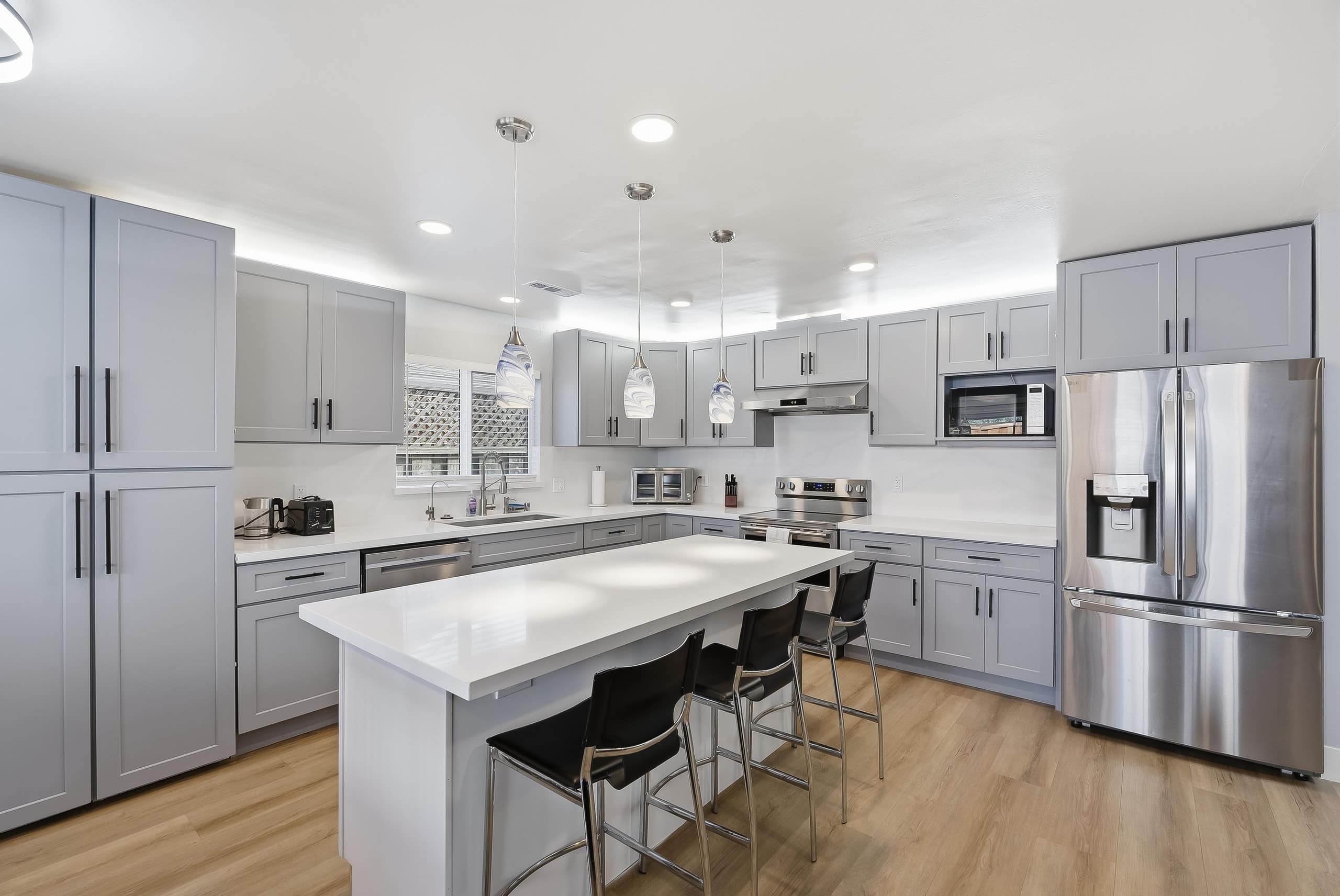 Modern 4BR Near Silicon Valley, Sleeps 9 - Photo 15