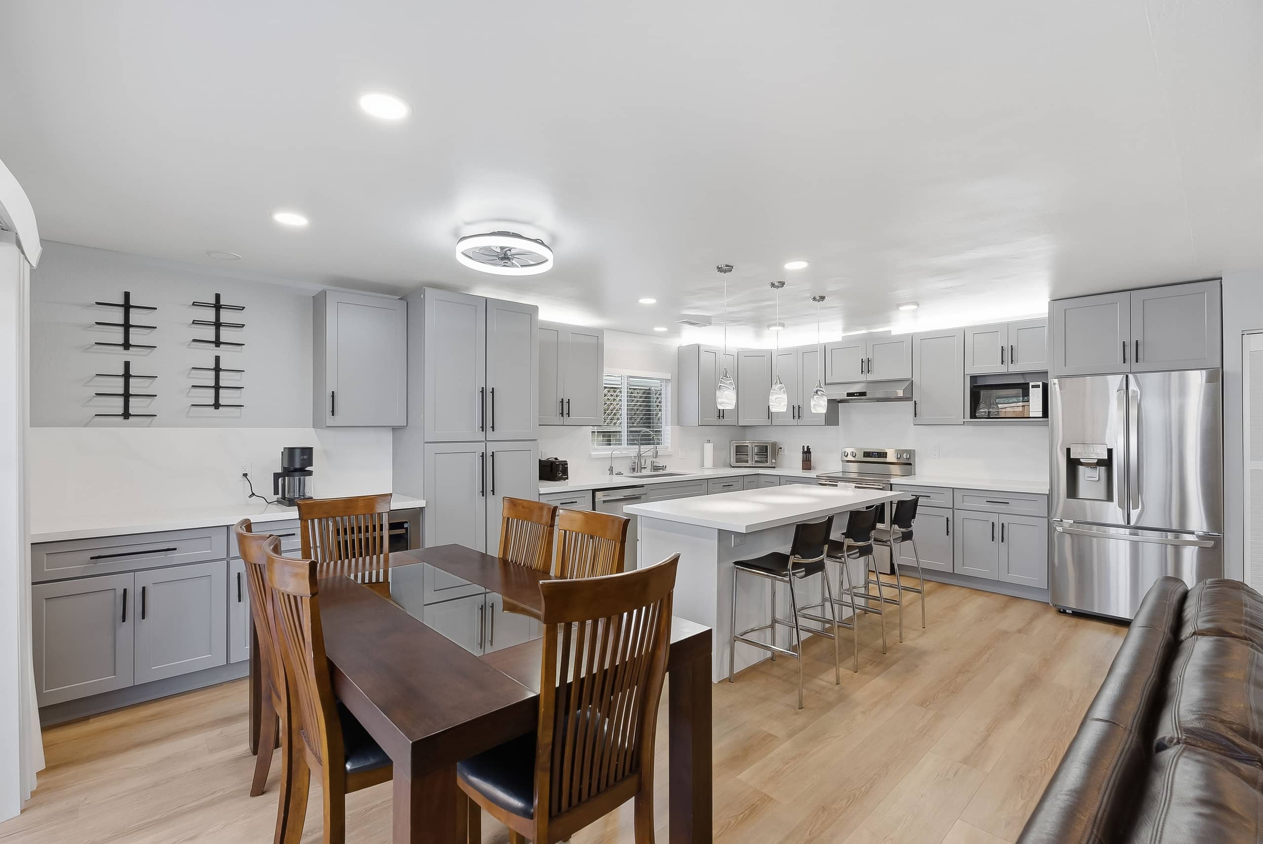 Modern 4BR Near Silicon Valley, Sleeps 9 - Photo 16
