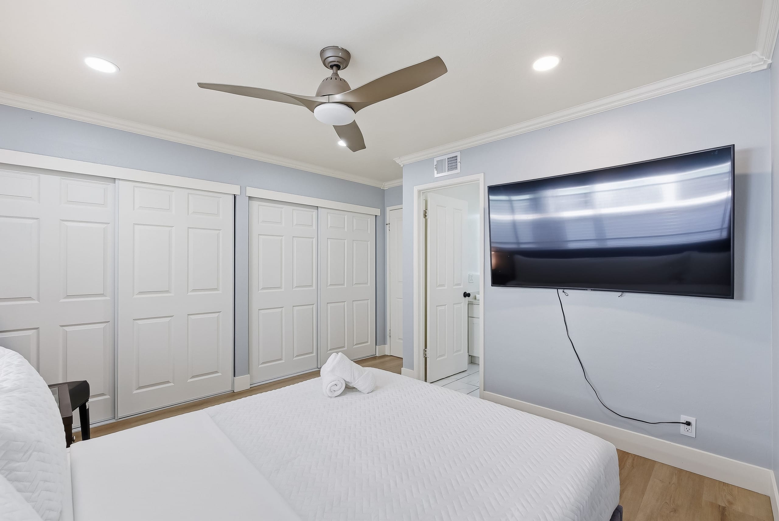 Modern 4BR Near Silicon Valley, Sleeps 9 - Photo 8
