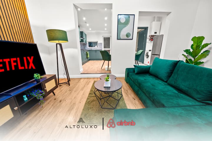 Stylish Home Ideal For Groups & Business|parking - Newport
