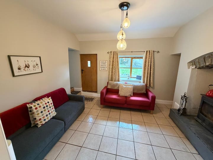 Dog-friendly | Country Cottage Escape | Sleeps 5/6 - Mold