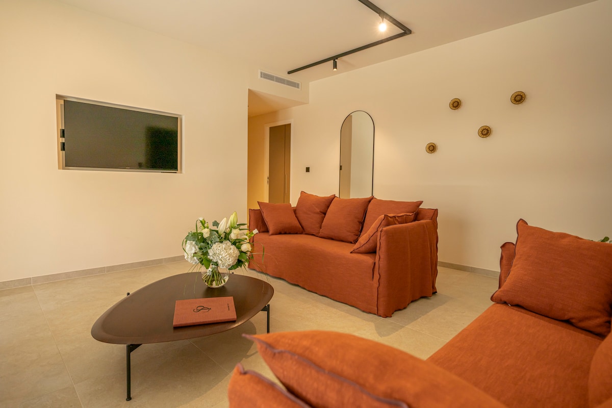 3-Bedroom, 2-Bathroom Apartment with Terrace