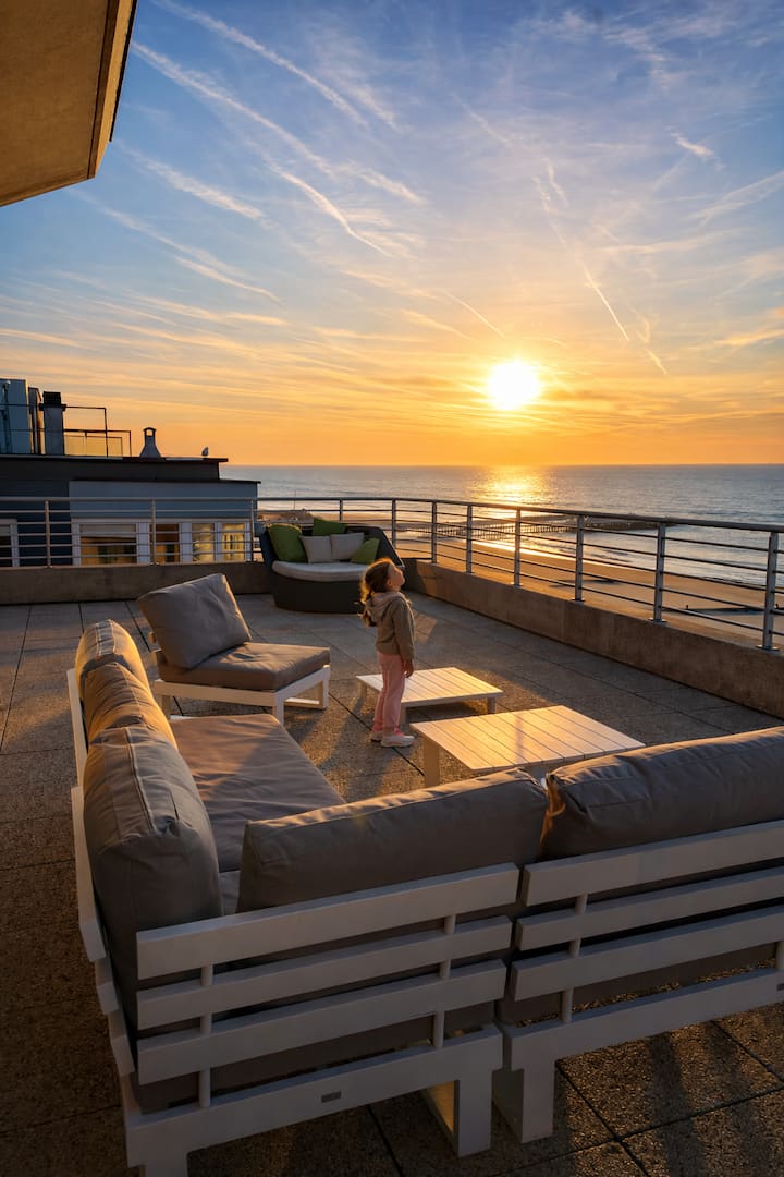 Luxe Duplex Op De Zeedijk Met Uniek Zeezicht - Blankenberge