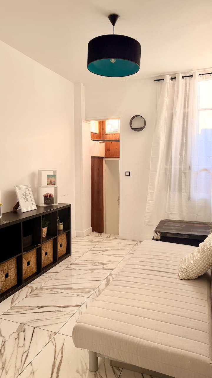 Apartament Cu Terasă Privată • Locație Bună - Nice