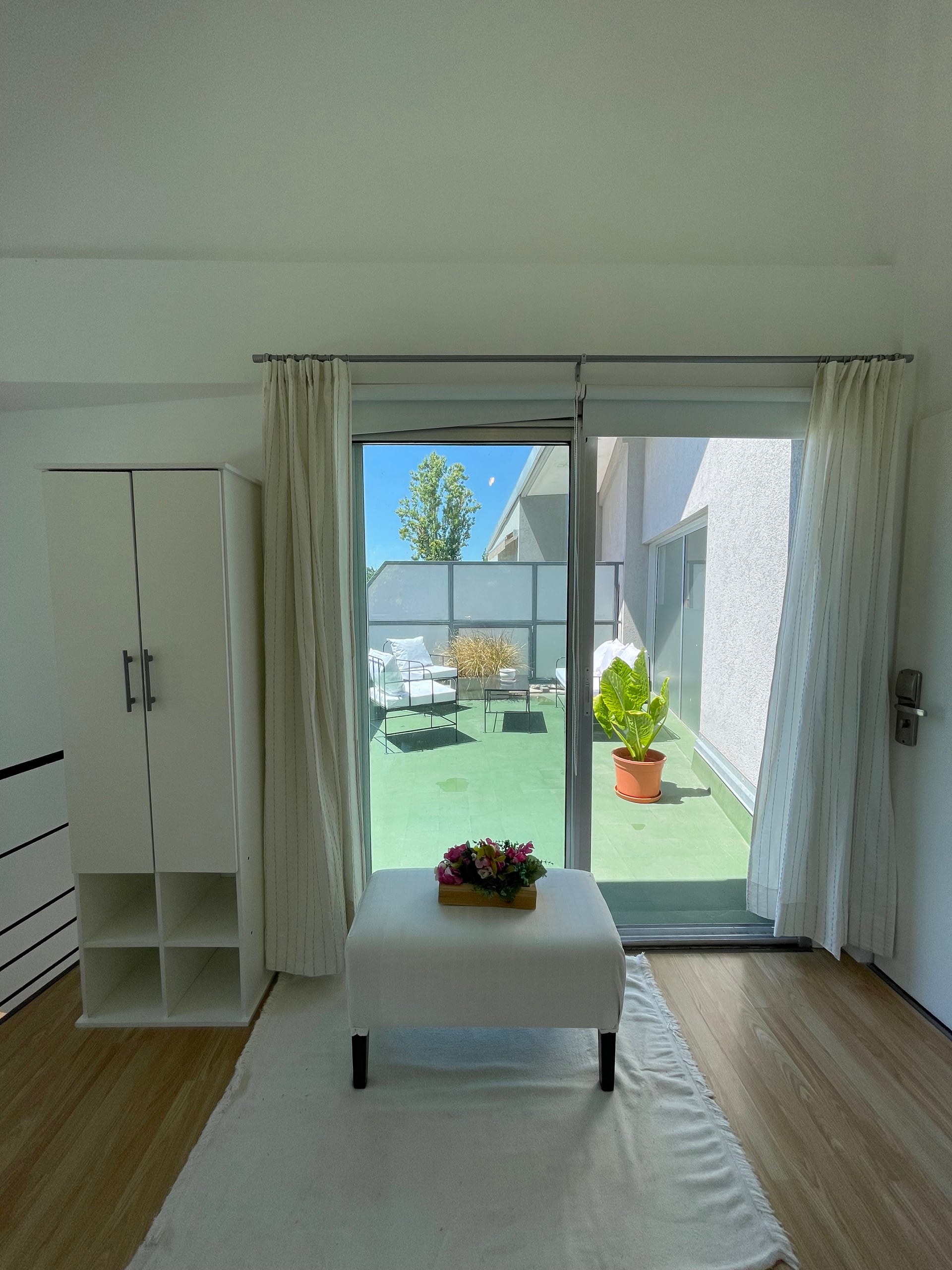 Beautiful 2-room apartment, spacious and super bright