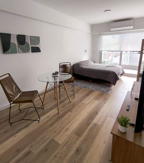 Successful Airbnb property: Bright studio in Palermo with balcony and amenities in Villa Crespo