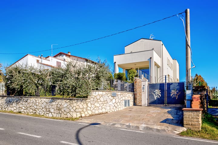 Villa Il Poggino - Modern House - Foiano della Chiana