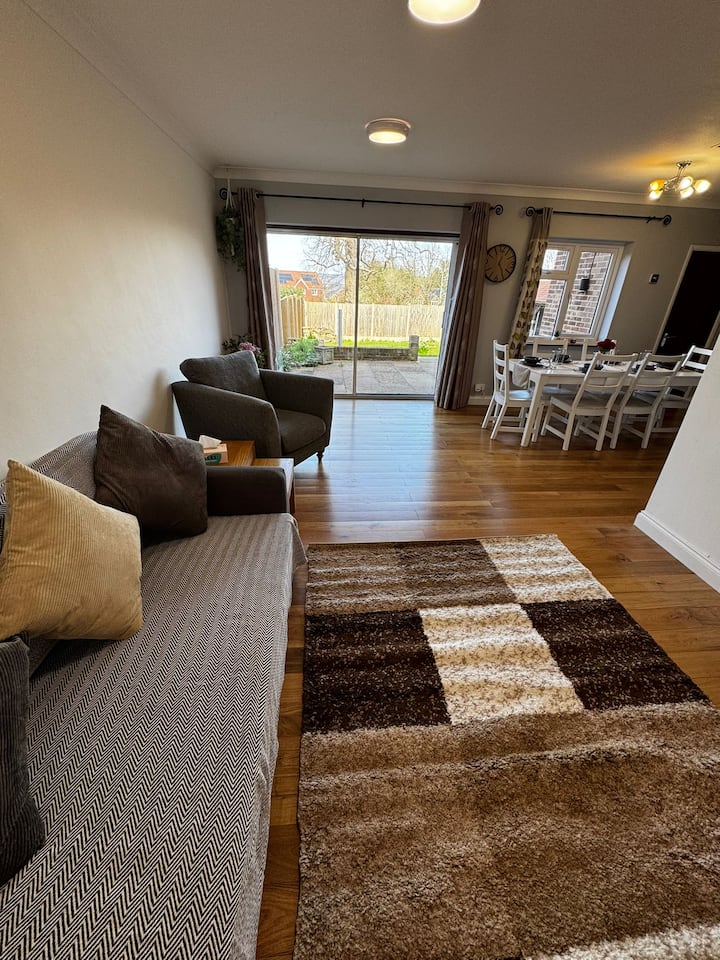 Spacious 3br Home In Maidstone Sleeps 8 - Kent