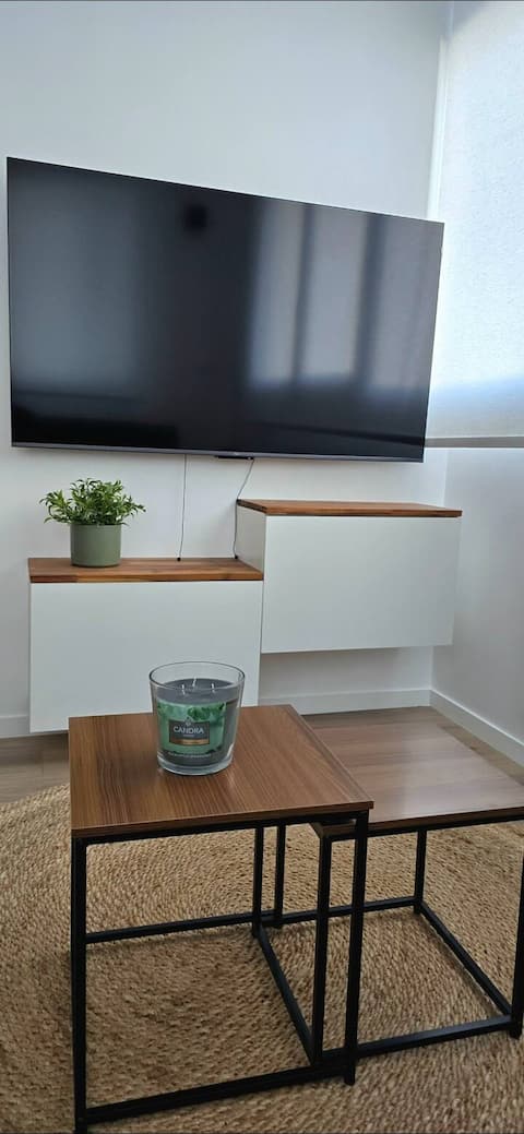 Successful Airbnb property: The Desk – Ergonomic office & private parking in Lorient