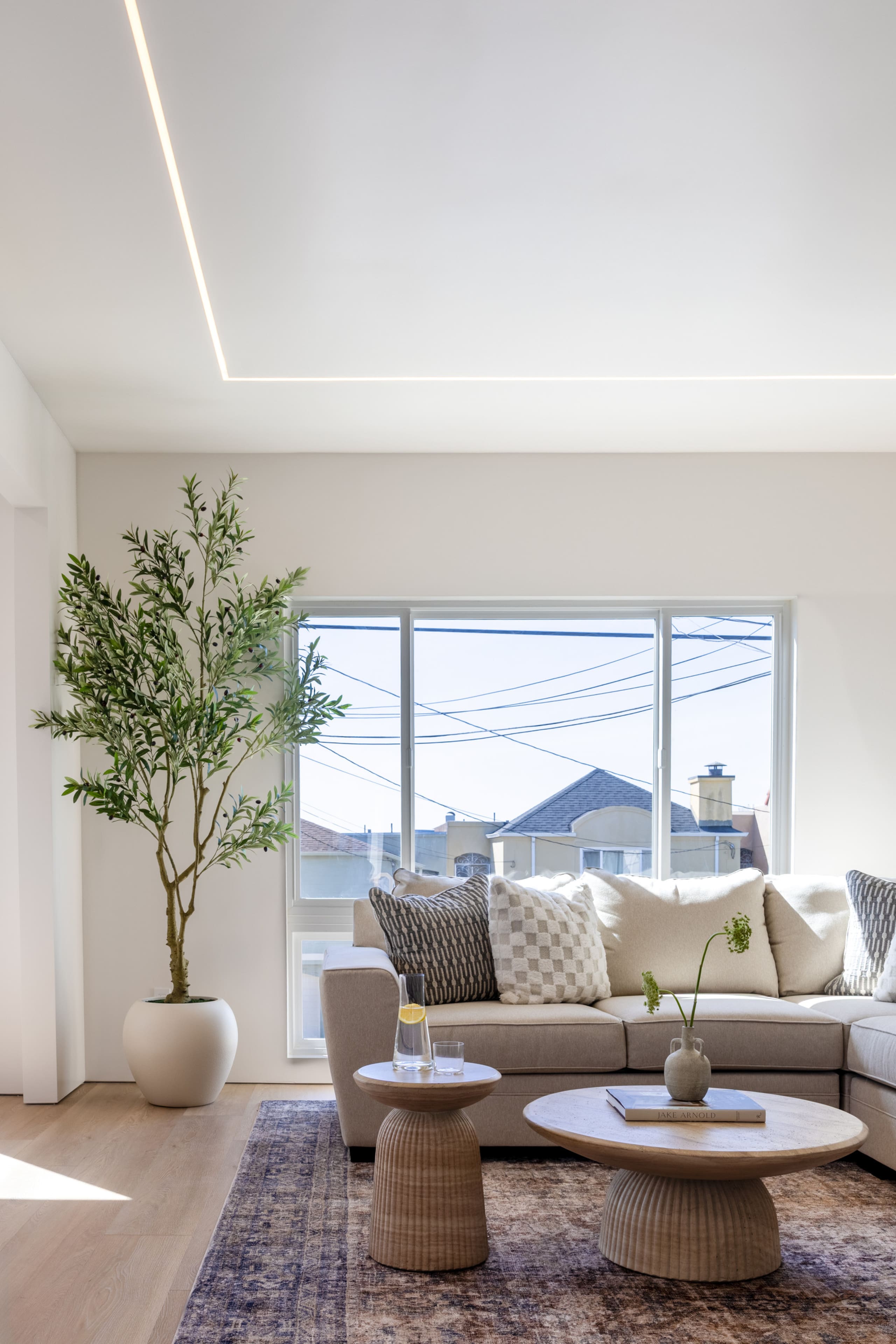 Home in San Francisco · ★5.0 · 4 bedrooms · 5 beds · 4 baths - Image 3
