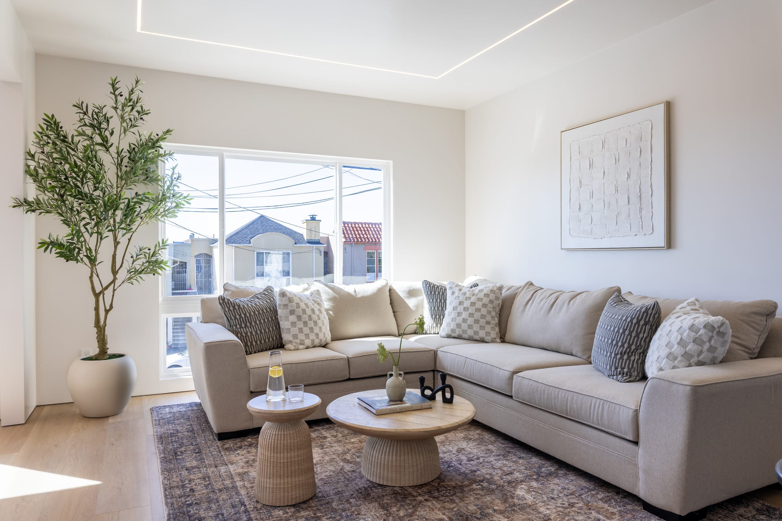 Home in San Francisco · ★5.0 · 4 bedrooms · 5 beds · 4 baths - Image 2