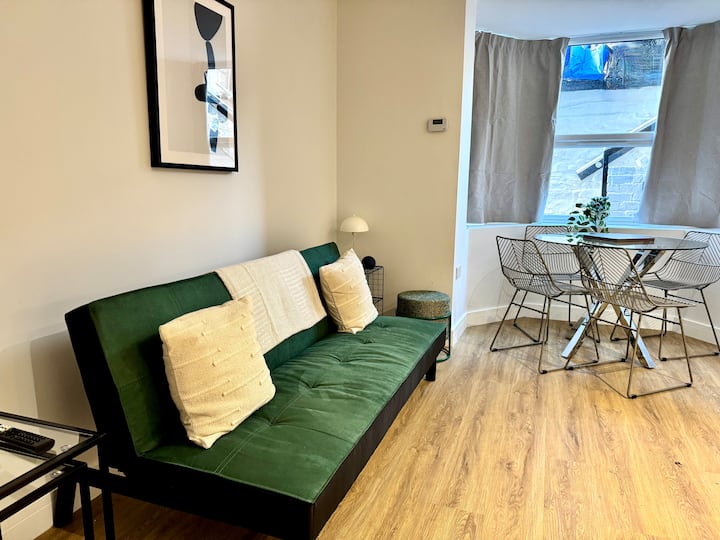 Stylish Apartment, Great Location - Parking - カーディフ