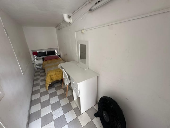 Private room in a small house in Barracas