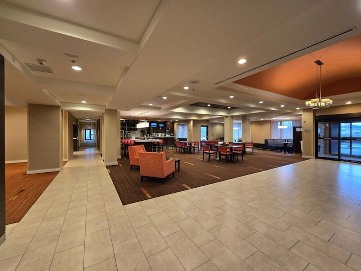 Altoona Stay | Hiking Trails & Scenic River Access - Altoona