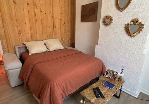 Popular Airbnb listing: Charming Stone Apt • Quiet • Near Centre & Station in Mâcon