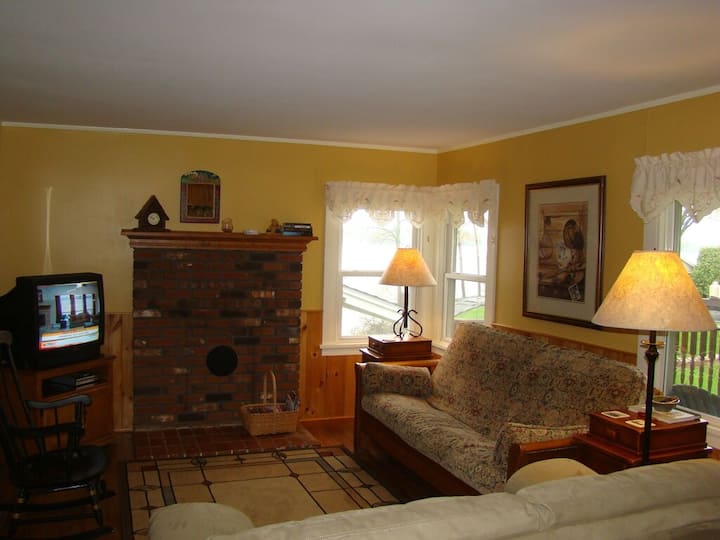 Lynn's Cottage At Heron Ledge - Plattsburgh, NY