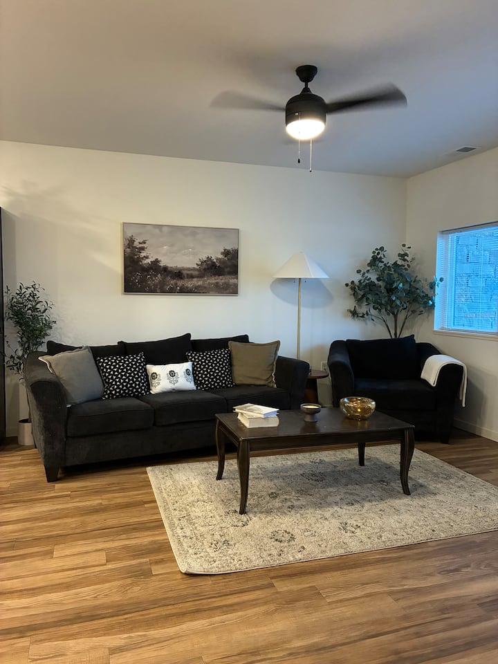 Event Room, Golf Sim, Pool, Gym + Sleeps 7 - Harrisburg, SD