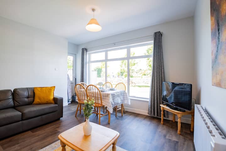 Sleeps 7 | Spacious Galway Stay | 3br - Galway