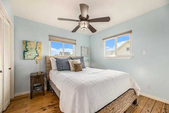 Habitación de invitados con cama queen. ¡Tranquila y cómoda!