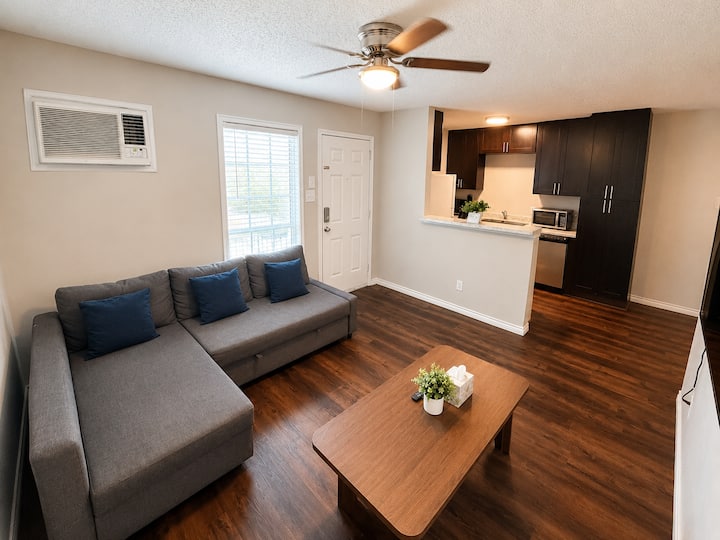 Apartment - 3/4 Mile Walk To At&t Stadium! - Arlington, TX